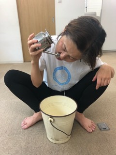 人のせいにしている暇がなくなった